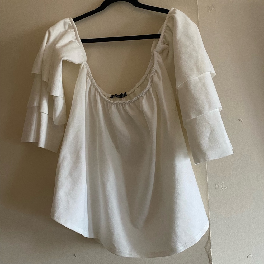 Super cute off-the-shoulder top with dramatic sleeves
